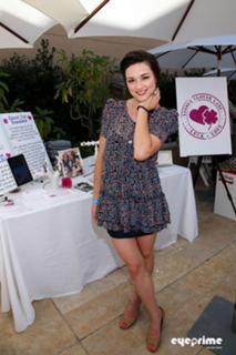 Crystal Reed feet photo thumbnail