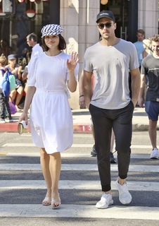 Crystal Reed feet photo thumbnail