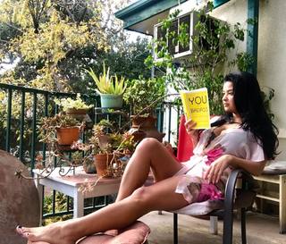 Crystle Lightning feet photo 2