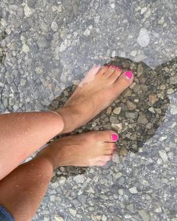 Crystle Lightning feet photo 8