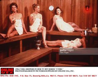 Cybill Shepherd feet photo thumbnail