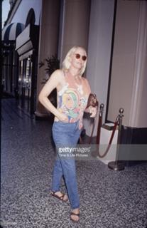 Cybill Shepherd feet photo thumbnail