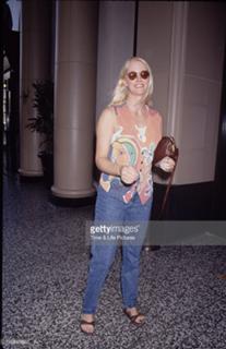 Cybill Shepherd feet photo thumbnail