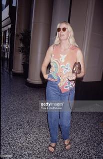 Cybill Shepherd feet photo thumbnail