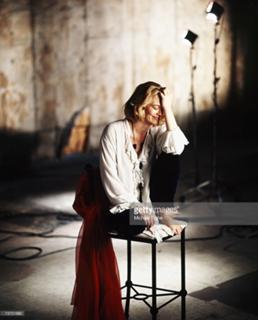 Cybill Shepherd feet photo thumbnail