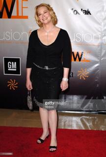 Cybill Shepherd feet photo thumbnail