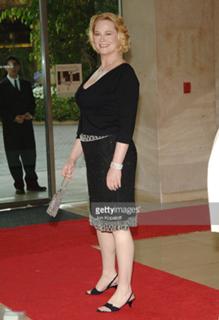 Cybill Shepherd feet photo thumbnail