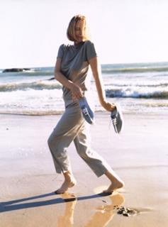 Cybill Shepherd feet photo thumbnail