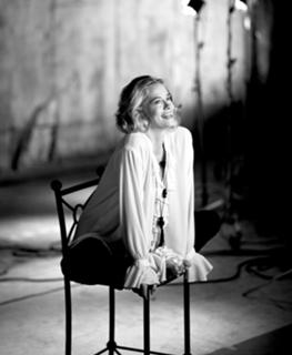 Cybill Shepherd feet photo thumbnail