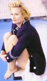 Cybill Shepherd feet photo thumbnail