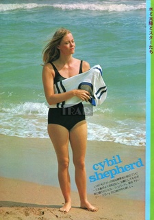 Cybill Shepherd feet photo thumbnail