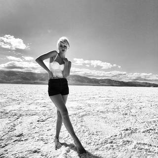 Cyndal McKay feet photo thumbnail