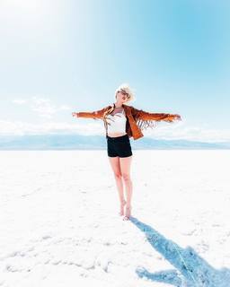 Cyndal McKay feet photo thumbnail