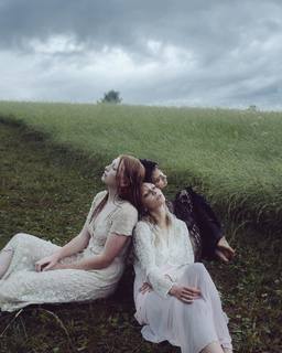 Cyndal McKay feet photo thumbnail