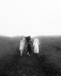 Cyndal McKay feet photo thumbnail