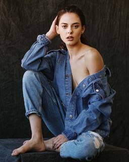 Cyndal McKay feet photo thumbnail