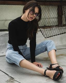 Cyndal McKay feet photo thumbnail