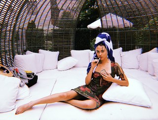 Cyndal McKay feet photo thumbnail