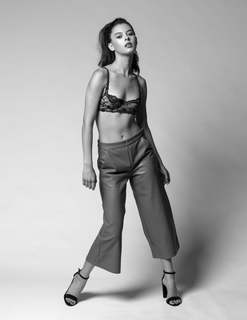 Cyndal McKay feet photo thumbnail