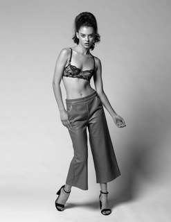 Cyndal McKay feet photo thumbnail