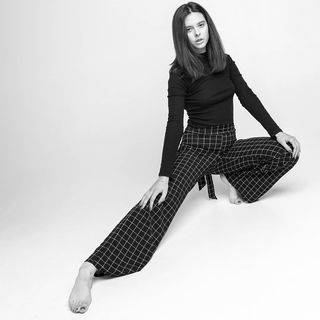 Cyndal McKay feet photo thumbnail