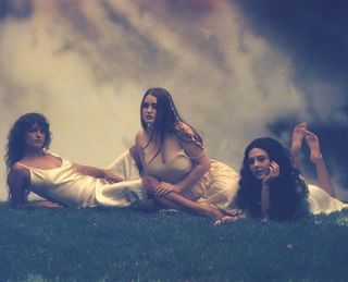 Cyndal McKay feet photo thumbnail