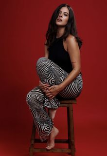 Cyndal McKay feet photo thumbnail