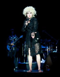 Cyndi Lauper feet photo thumbnail