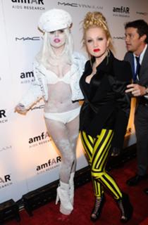 Cyndi Lauper feet photo thumbnail