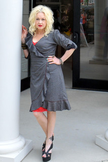 Cyndi Lauper feet photo thumbnail