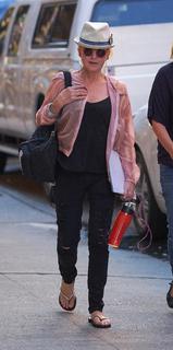 Cyndi Lauper feet photo thumbnail