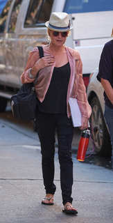 Cyndi Lauper feet photo thumbnail