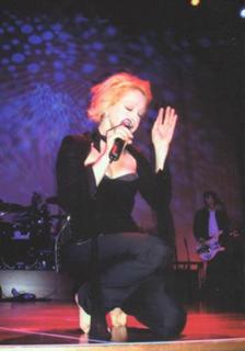 Cyndi Lauper feet photo thumbnail