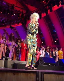 Cyndi Lauper feet photo thumbnail