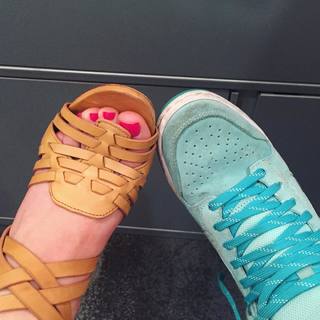 Cynthia Frelund feet photo thumbnail