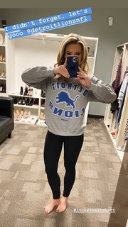 Cynthia Frelund feet photo thumbnail