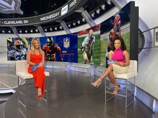 Cynthia Frelund feet photo thumbnail