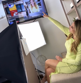 Cynthia Frelund feet photo thumbnail