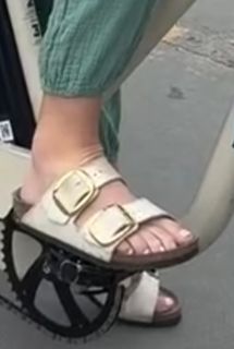 Cynthia Frelund feet photo thumbnail