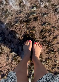 Cynthia Kaye McWilliams feet photo 5