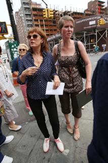 Cynthia Nixon feet photo thumbnail