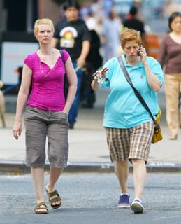 Cynthia Nixon feet photo thumbnail