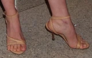 Cynthia Nixon feet photo thumbnail