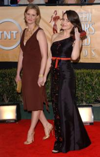 Cynthia Nixon feet photo thumbnail