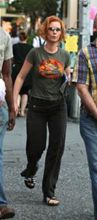 Cynthia Nixon feet photo thumbnail