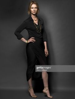 Cynthia Nixon feet photo thumbnail