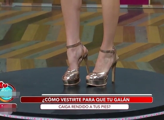 Cynthia Rodríguez feet photo thumbnail