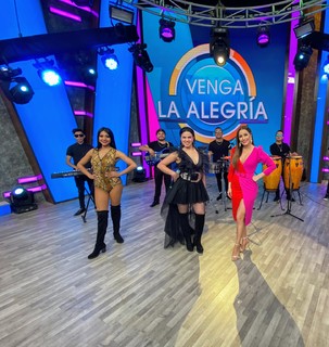 Cynthia Rodríguez feet photo thumbnail