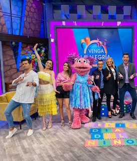 Cynthia Rodríguez feet photo thumbnail