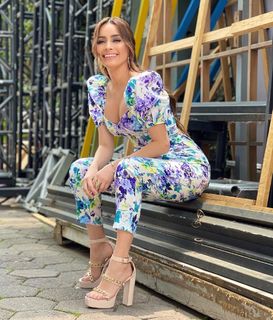 Cynthia Rodríguez feet photo thumbnail